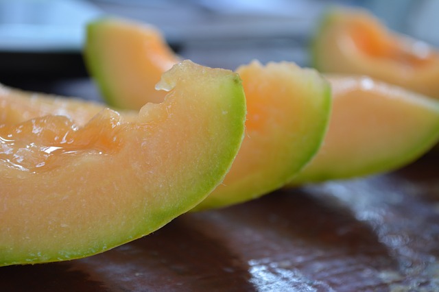 8 ผลไม้ลดความอ้วน สูตรลดน้ำหนัก พุงยุบอย่างอร่อย! ผลไม้ลดน้ำหนัก cantalope